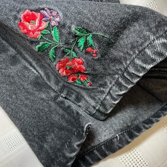 Bugle Boy Vintage Black Rose Embroidered Jeans | Size 16 - Picture 5 of 15